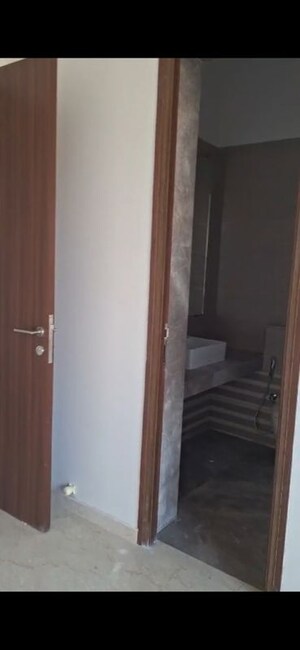 Room in 3 BHK Apartment at Kalpataru Radiance, Goregaon West – for Sale