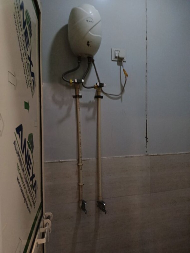 Bathroom, gomti nagar 1 RK 400 Sq.Ft. Apartment In Gomti Nagar Lucknow 10235361