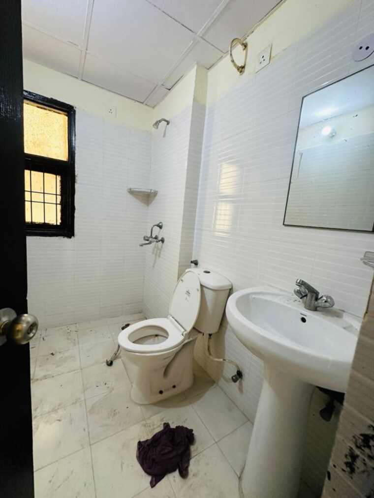 Bathroom, rps-savana 3 Bedroom 1249 Sq.Ft. Apartment In Sector 88 Faridabad 10235369