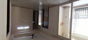 Room in 2.5 BHK Apartment at Amrapali Golf Homes, Sector 4 Greater Noida – for Rent