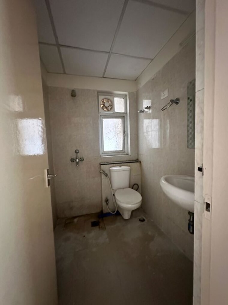 Bathroom, bptp-park-elite-premium 3.5 Bedroom 1235 Sq.Ft. Apartment In Sector 84 Faridabad 10235383