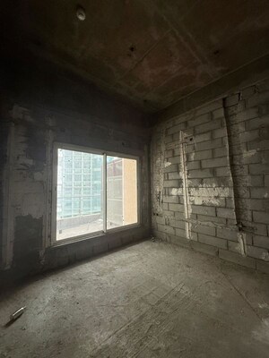 Room in 3 BHK Apartment at Indiabulls Sky Forest, Lower Parel – for Rent