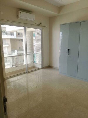 Room in 3 BHK Apartment at Indiabulls Sky Forest, Lower Parel – for Rent