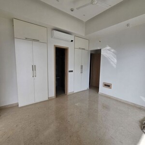 Room in 4 BHK Apartment at Indiabulls Sky Forest, Lower Parel – for Rent