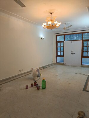 Room in 3 BHK Builder Floor at Uppal Southend, Sector 49 – for Rent