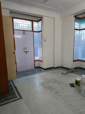 Room in 3 BHK Builder Floor at Uppal Southend, Sector 49 – for Rent