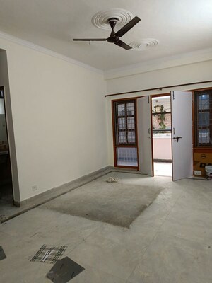 Room in 3 BHK Builder Floor at Uppal Southend, Sector 49 – for Rent