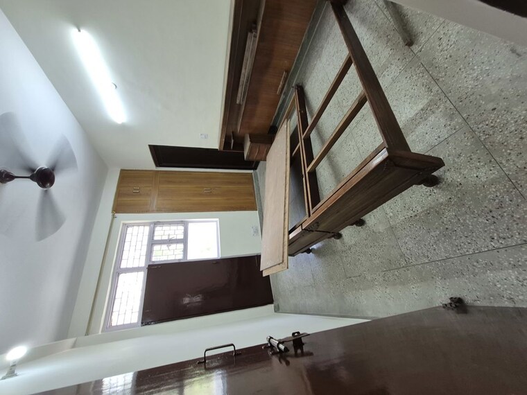 Room, mayur vihar 2.5 Bedroom 1050 Sq.Ft. Apartment In Mayur Vihar Delhi 10235399