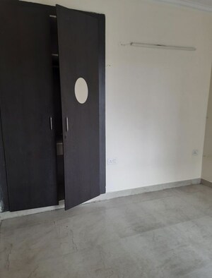 Room in 3 BHK Apartment at SDS NRI Residency Omega II, Omega Ii Greater Noida – for Rent