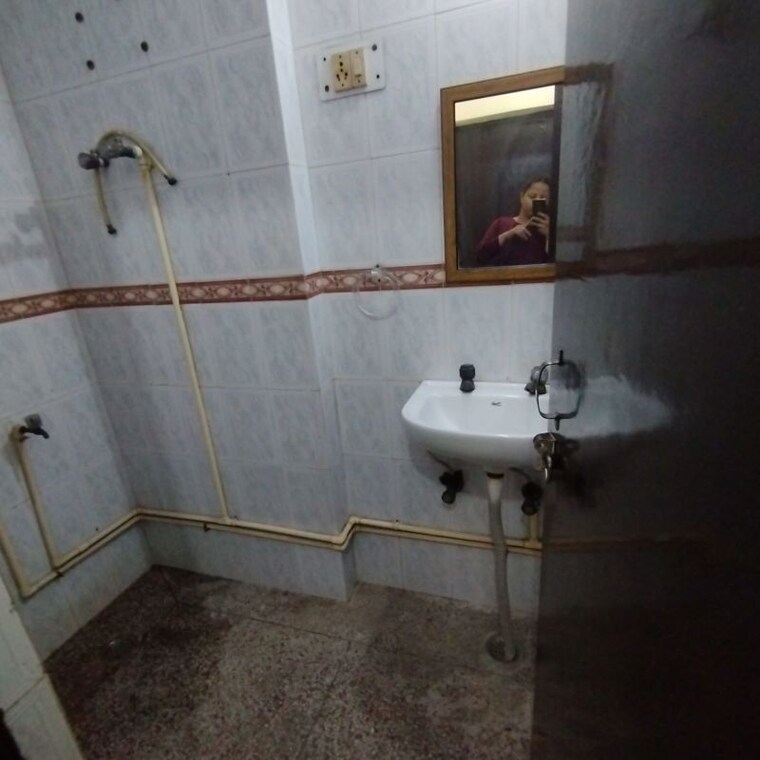 Bathroom, sector 19 2.5 Bedroom 1050 Sq.Ft. Independent House In Sector 19 Noida 10235431