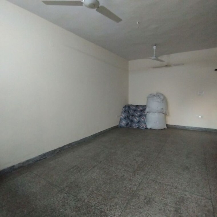 Room, sector 19 2.5 Bedroom 1050 Sq.Ft. Independent House In Sector 19 Noida 10235431