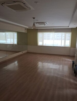 Room in 2 BHK Apartment at Nimbus The Express Park View II, Chi V Greater Noida – for Rent