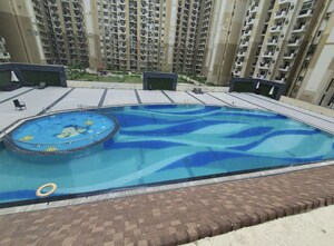 Bedroom in 2 BHK Apartment at Nimbus The Express Park View II, Chi V Greater Noida – for Rent