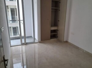 Room in 2 BHK Apartment at Nimbus The Express Park View II, Chi V Greater Noida – for Rent
