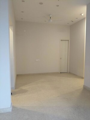 Room in 3 BHK Apartment at Indiabulls Sky Forest, Lower Parel – for Rent