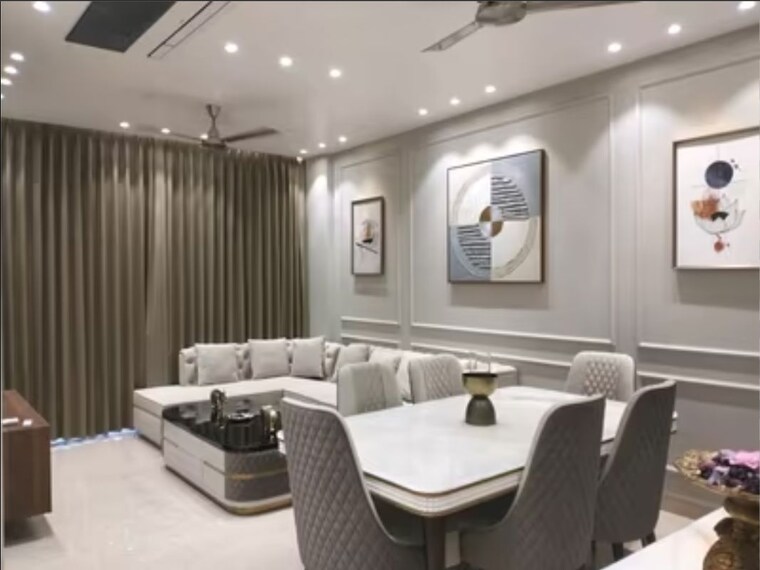 Team Area, anand vihar 4 Bedroom 275 Sq.Yd. Apartment In Anand Vihar Delhi 10207408