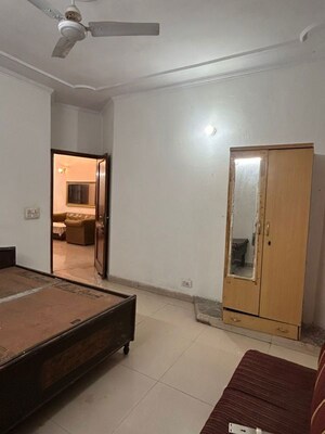 Room in 3 BHK Apartment at Chittaranjan Park – for Rent