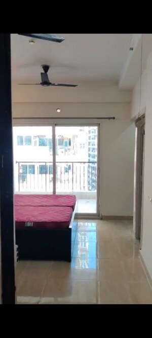 Room in 1 RK Apartment at Gaur City 2 - 14th Avenue, Sector 16c Greater Noida – for Rent
