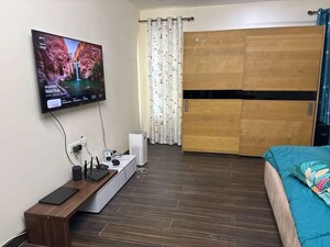 Furnished Amenities in 3 BHK Apartment at Parsvnath Exotica, Sector 53 – for Rent