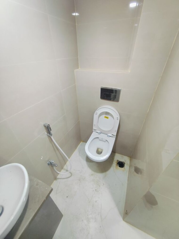 Bathroom, lodha-signet-palava Commercial Office Space 230 Sq.Ft. In Dombivli East Thane 10235554