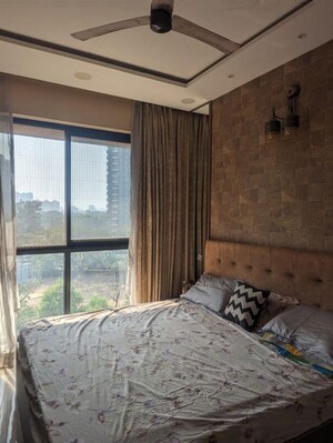 Room in 3 BHK Apartment at Lodha Sterling, Kolshet Road – for Rent