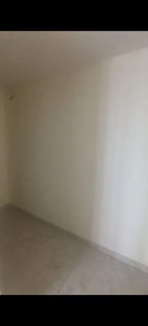 Room in 3 BHK Apartment at Lodha Amara, Kolshet Road – for Rent