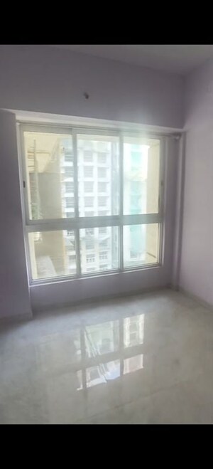 Room in 3 BHK Apartment at Lodha Amara, Kolshet Road – for Rent