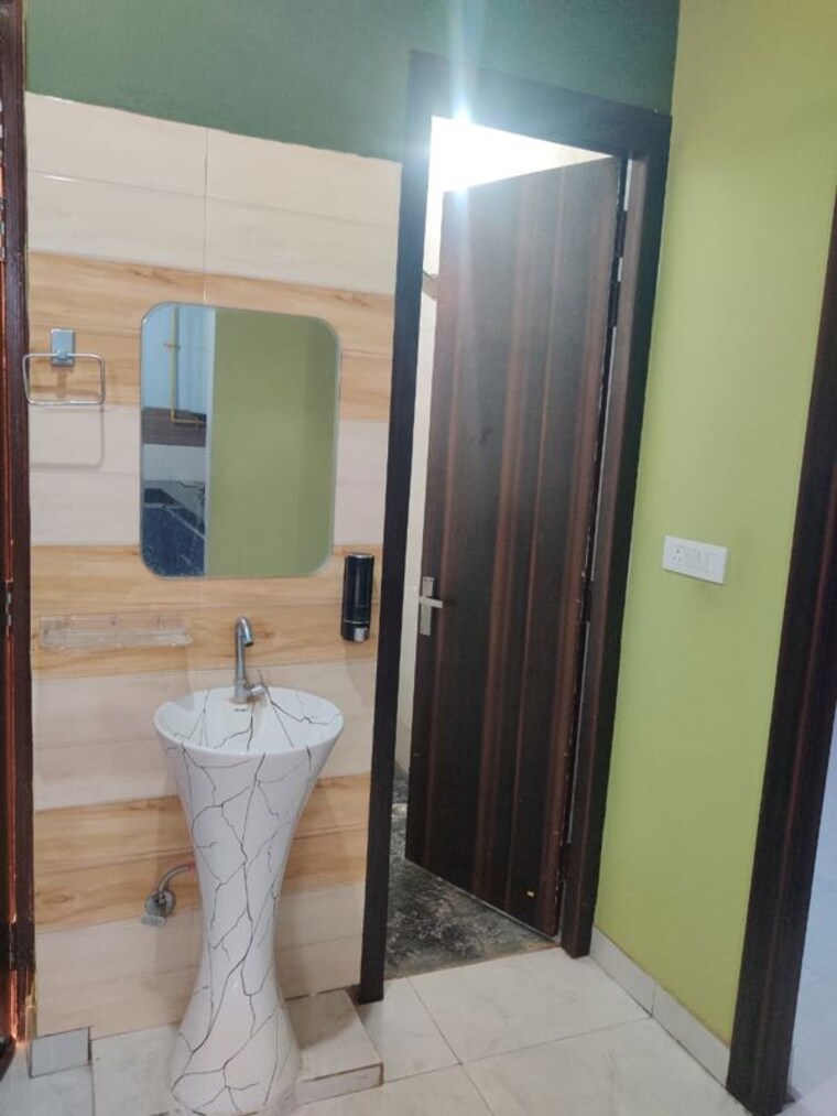 Bathroom, uppal-plumeria-garden-estate 4 Bedroom 2350 Sq.Ft. Apartment In Omicron Iii Greater Noida Greater Noida 10235627