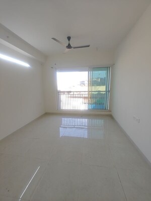 Room in 2.5 BHK Apartment at Seawoods Sector 40 – for Rent