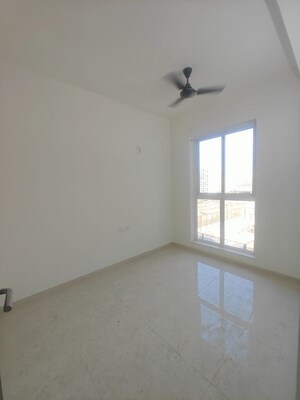 Room in 2.5 BHK Apartment at Seawoods Sector 40 – for Rent