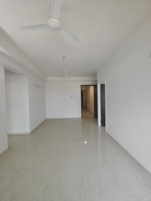 Room in 2.5 BHK Apartment at Seawoods Sector 40 – for Rent