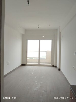 Room in 2 BHK Apartment at Spring Meadows, Tech Zone 4 Greater Noida – for Sale