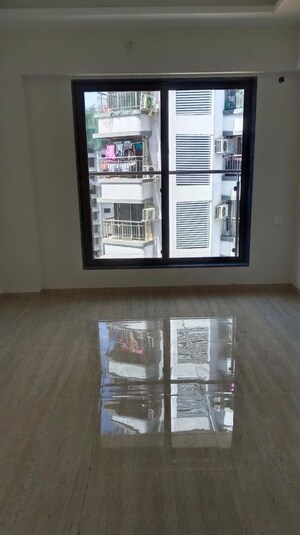 Room in 1 BHK Apartment at Omkar Apartment Malad East, Malad East – for Rent