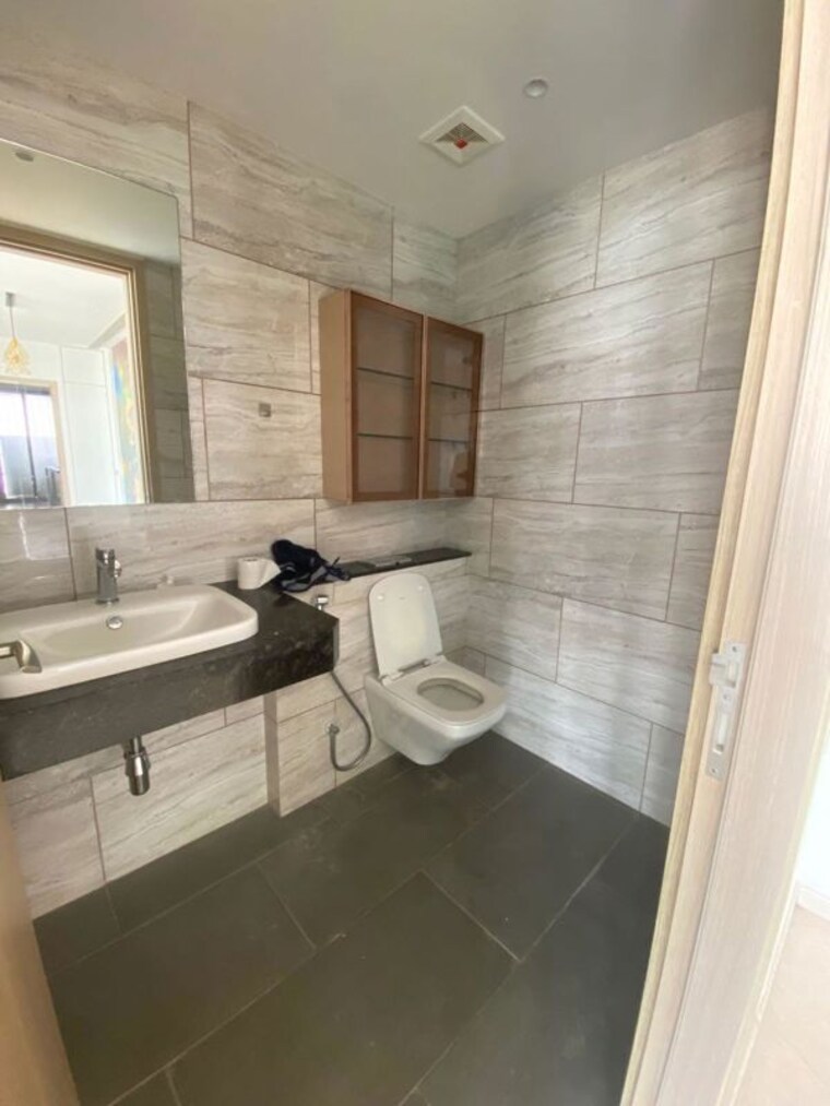 Bathroom, rustomjee-crown 4 Bedroom 2670 Sq.Ft. Apartment In Prabhadevi Mumbai 10235636