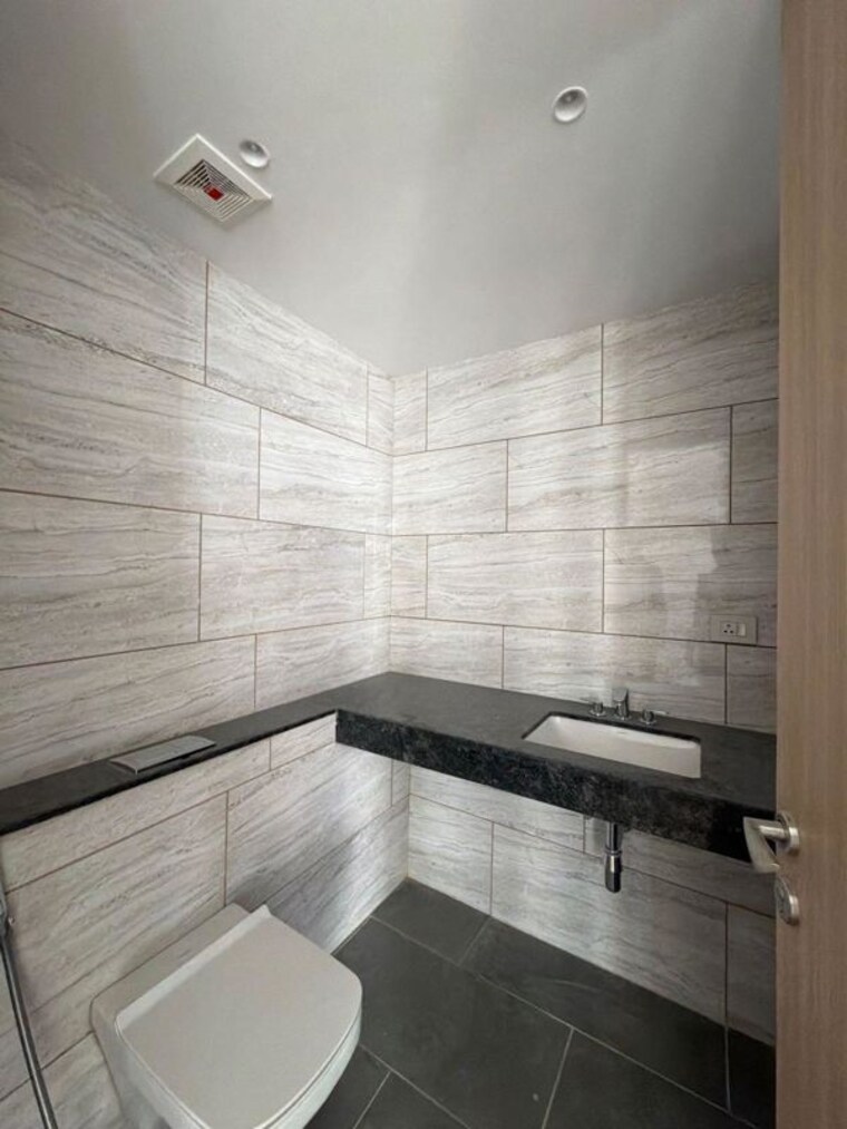 Bathroom, rustomjee-crown 4 Bedroom 3010 Sq.Ft. Apartment In Prabhadevi Mumbai 10235655