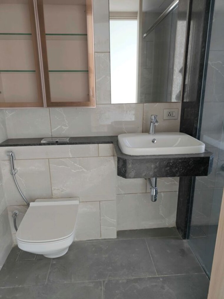 Bathroom, rustomjee-crown 4 Bedroom 2180 Sq.Ft. Apartment In Prabhadevi Mumbai 10235667