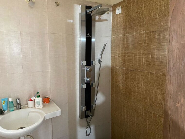 Bathroom, manav-silver-skyscapes 2 Bedroom 900 Sq.Ft. Apartment In Wakad Pune 10235721