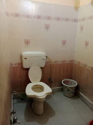 Bathroom in 1.5 BHK Builder Floor at Huda – for Rent