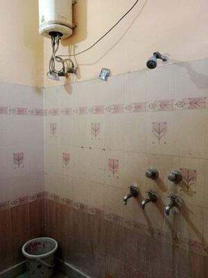Bathroom in 1.5 BHK Builder Floor at Huda – for Rent