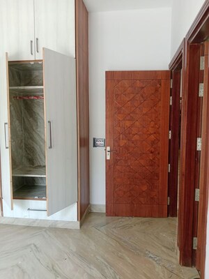 Room in 2 BHK Builder Floor at Huda – for Rent