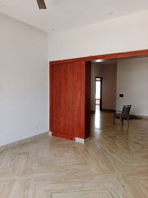 Room in 2 BHK Builder Floor at Huda – for Rent