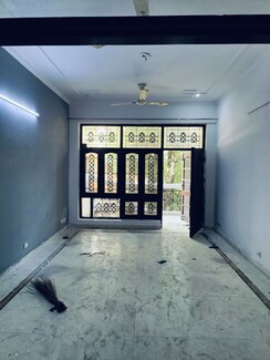 2.5 BHK + Store Room Builder Floor For Rent in Sector 52
