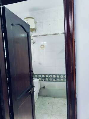 Bathroom in 2.5 BHK Builder Floor at Sector 52 – for Rent
