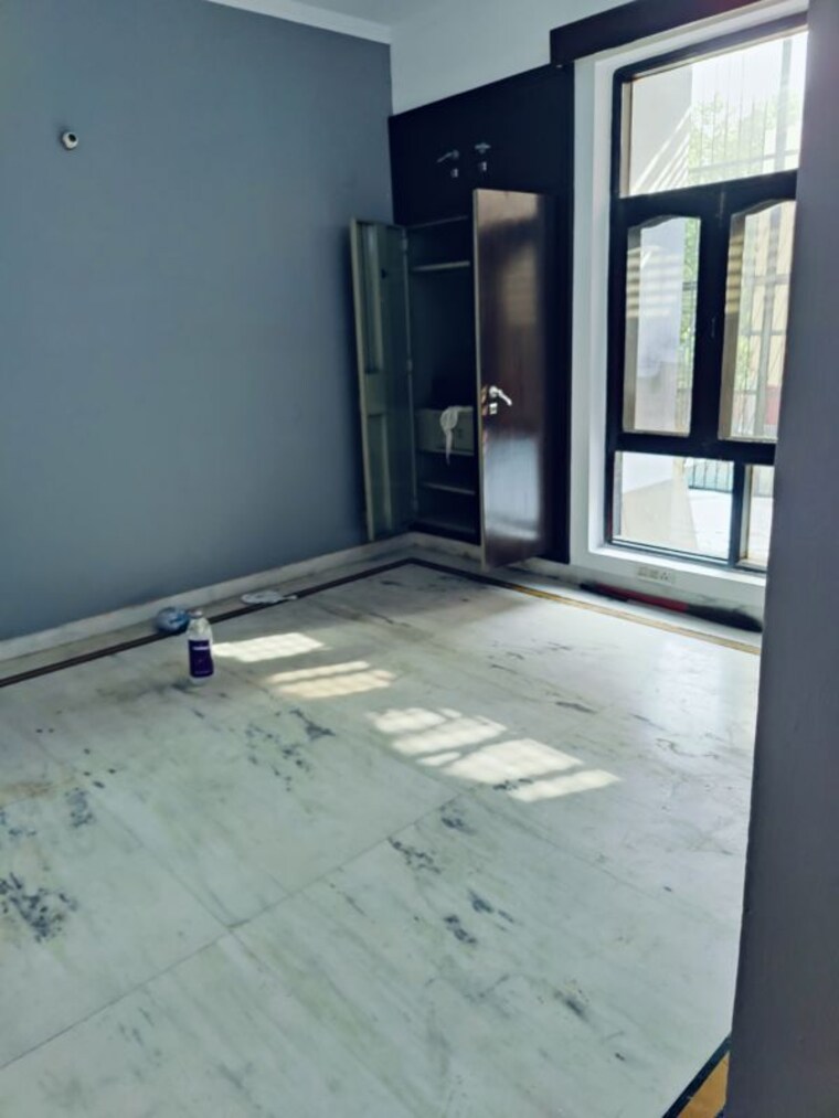 Room, sector 52 2.5 Bedroom 1750 Sq.Ft. Builder Floor In Sector 52 Noida 10235765