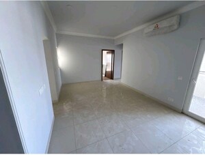 Room in 3 BHK Apartment at Central Park Flower Valley, Sohna Sector 33 – for Rent