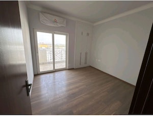 Room in 3 BHK Apartment at Central Park Flower Valley, Sohna Sector 33 – for Rent