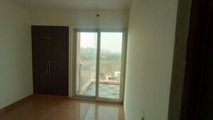 Room in 2 BHK Apartment at Mahaluxmi Migsun Ultimo, Omicron Iii Greater Noida – for Rent