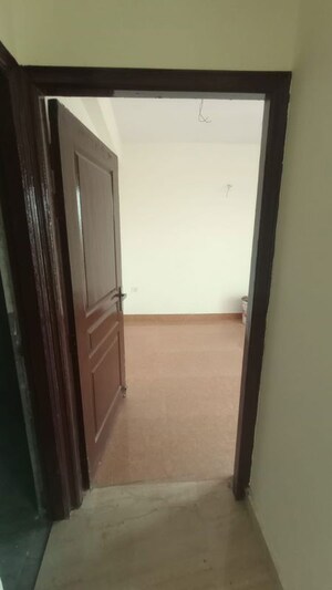 Building Lobby in 2 BHK Apartment at Mahaluxmi Migsun Ultimo, Omicron Iii Greater Noida – for Rent