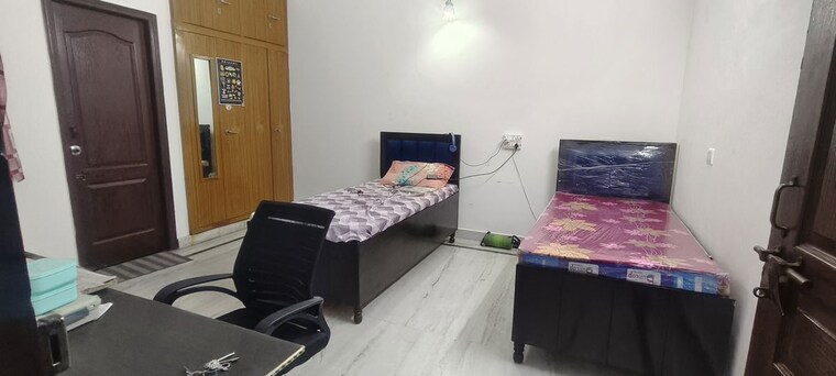Bedroom, sector 51 Pg For Boys In Sector 51 10235803