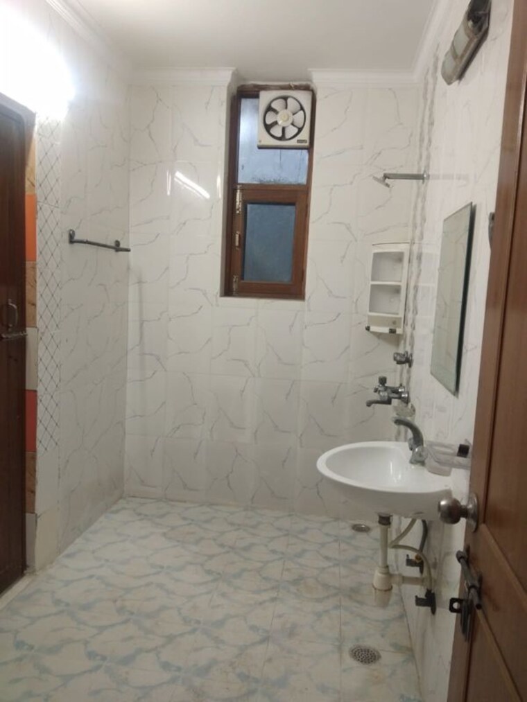 Bathroom, sector 51 Pg For Boys In Sector 51 10235803